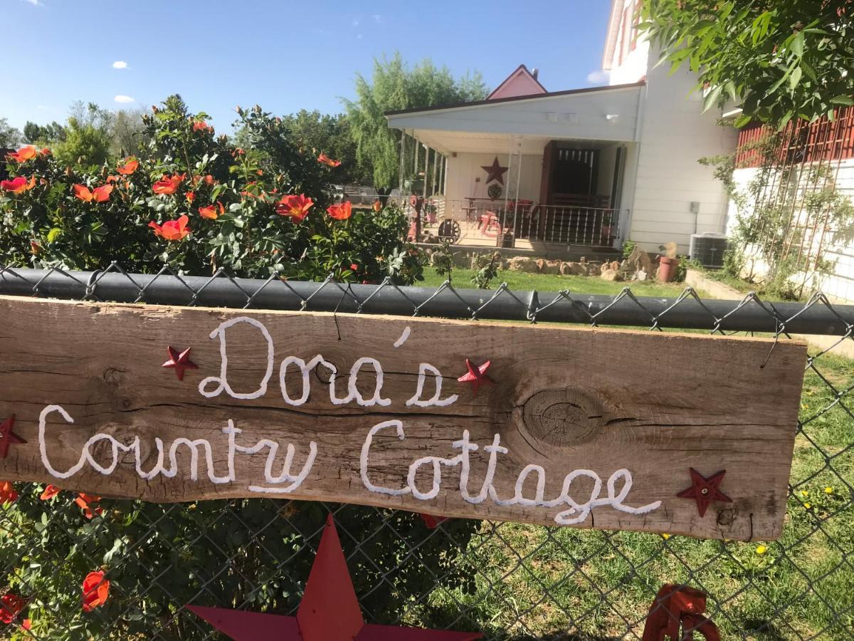 Dora'S Country Cottage Escalante Exteriör bild